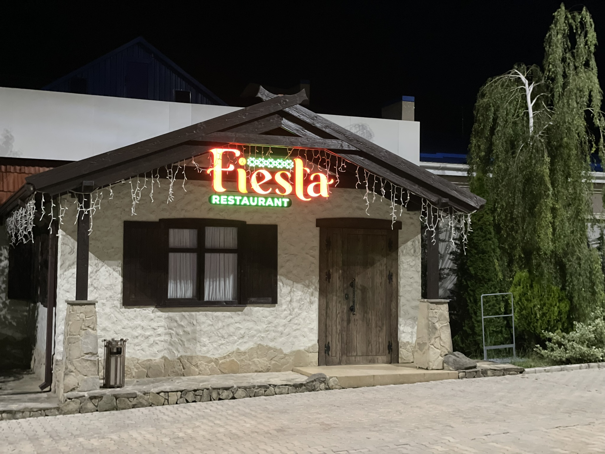 Вход в ресторан